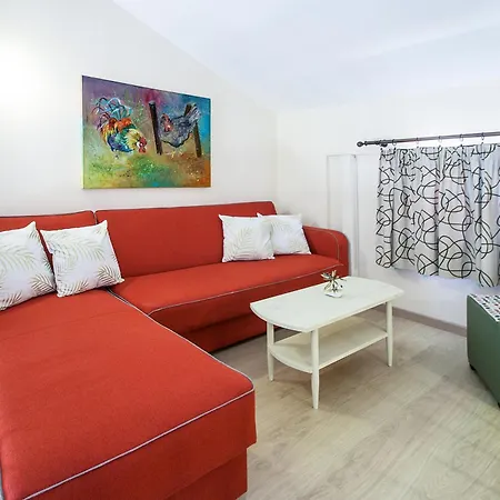 Syrainas Apartment *